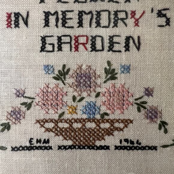 Vintage 60s Friendship Sweetest Flower Cross Stitch Sampler Framed Completed - Picture 8 of 10